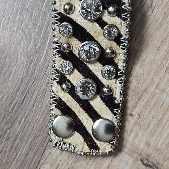 Faux Hide Cuff - Picture 4 of 7